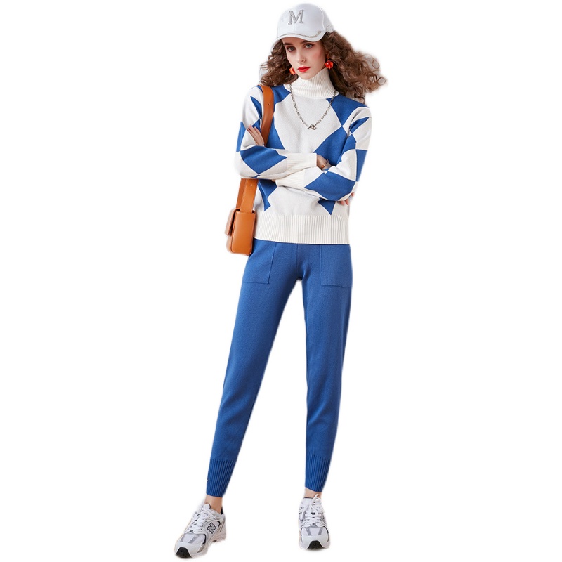 Two-piece Red Knitted Two-piece Suit With Thicker Inside