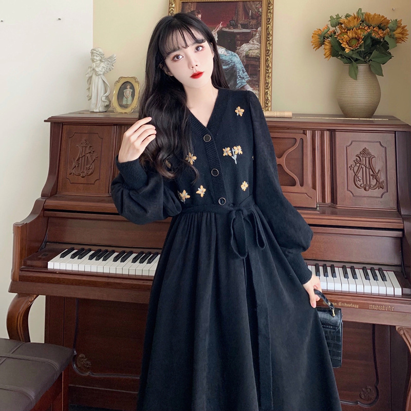 V-neck Panel Flower Embroidery Vintage Dress