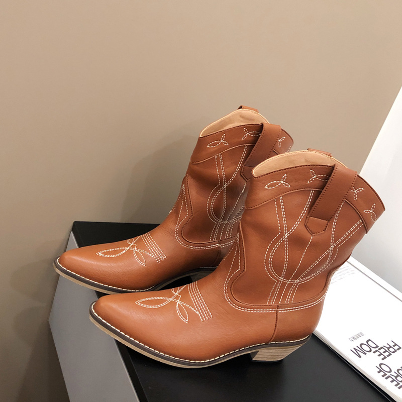 Retro Thick Heel Mid-tube Knight Boots With Pointed Embroidery Thread