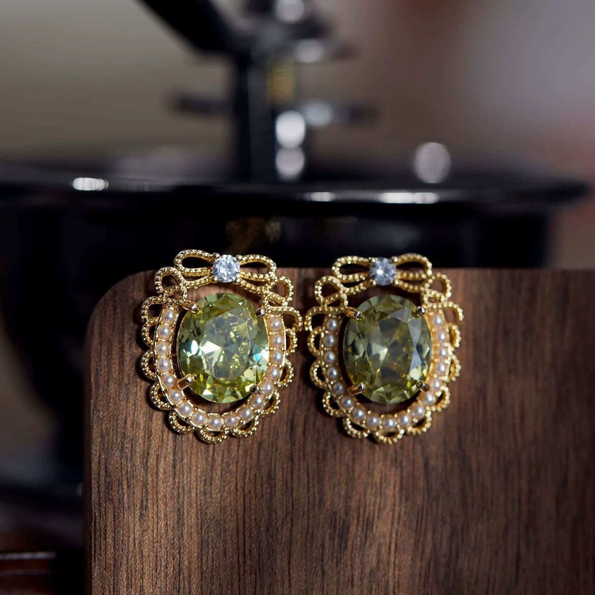 Olive Green Stud Earrings Inspired By Windsor Manor. Classic Hepburn Style, French Retro Design With Luxurious & Elegant Charm, Ideal For Elegant Ladies.