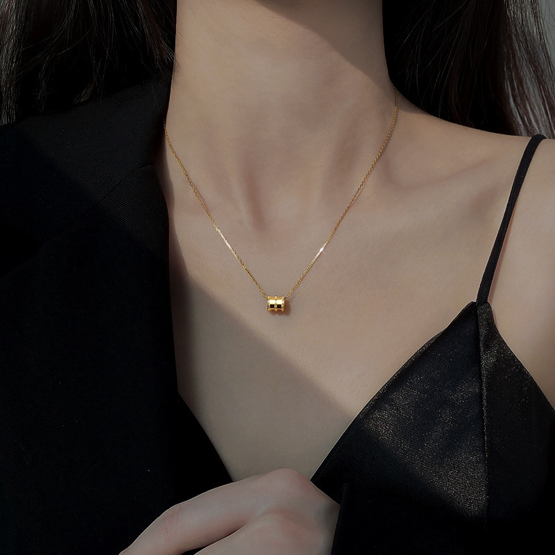 Thailand Hot Sale Titanium Steel Anti-fade Gold Waist Pendant Necklace, Summer Viral Light Luxury Clavicle Chain Jewelry For Women