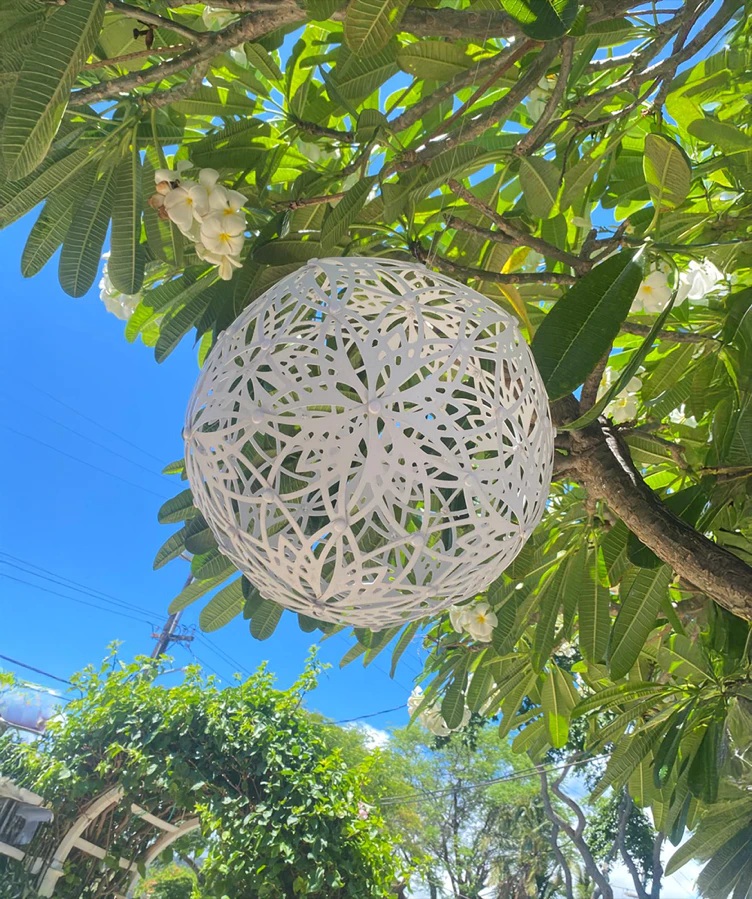 12 Inch White Lotus Solar Light