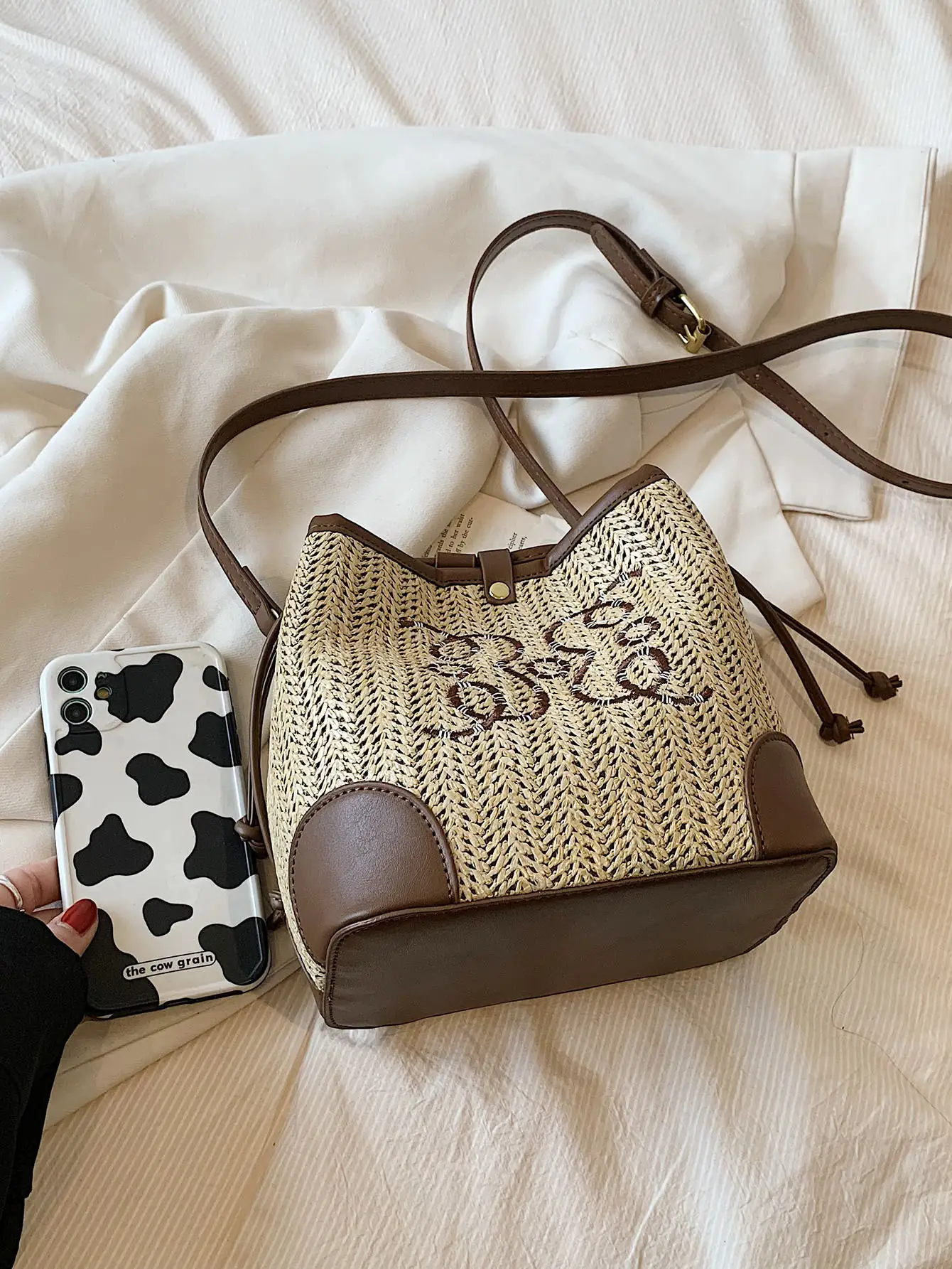 Women's Straw Seaside Vacation Beach Woven Bucket Bag