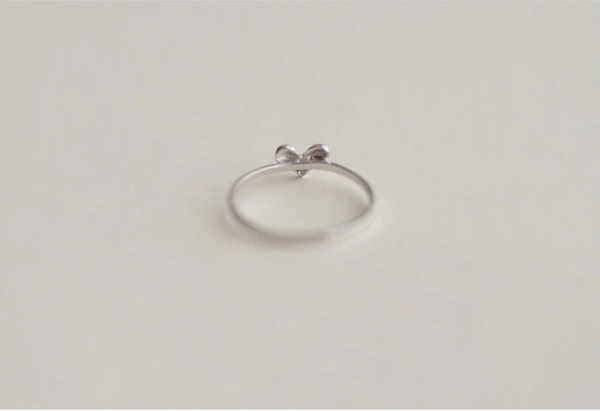 Smooth And Caring Index Finger Ring For Women