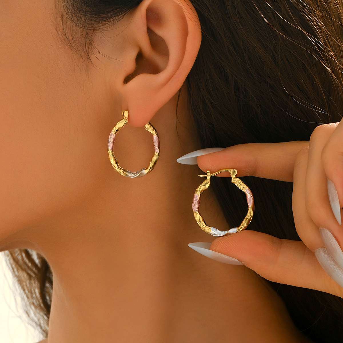 Cross-border European American Women Clip On Earrings, Minimal Gentle Geometric Thread Design, Premium Versatile Daily Ear Jewelry For Wholesale