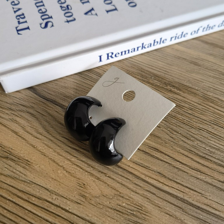 New Women's Fashion Solid Color Stud Earrings