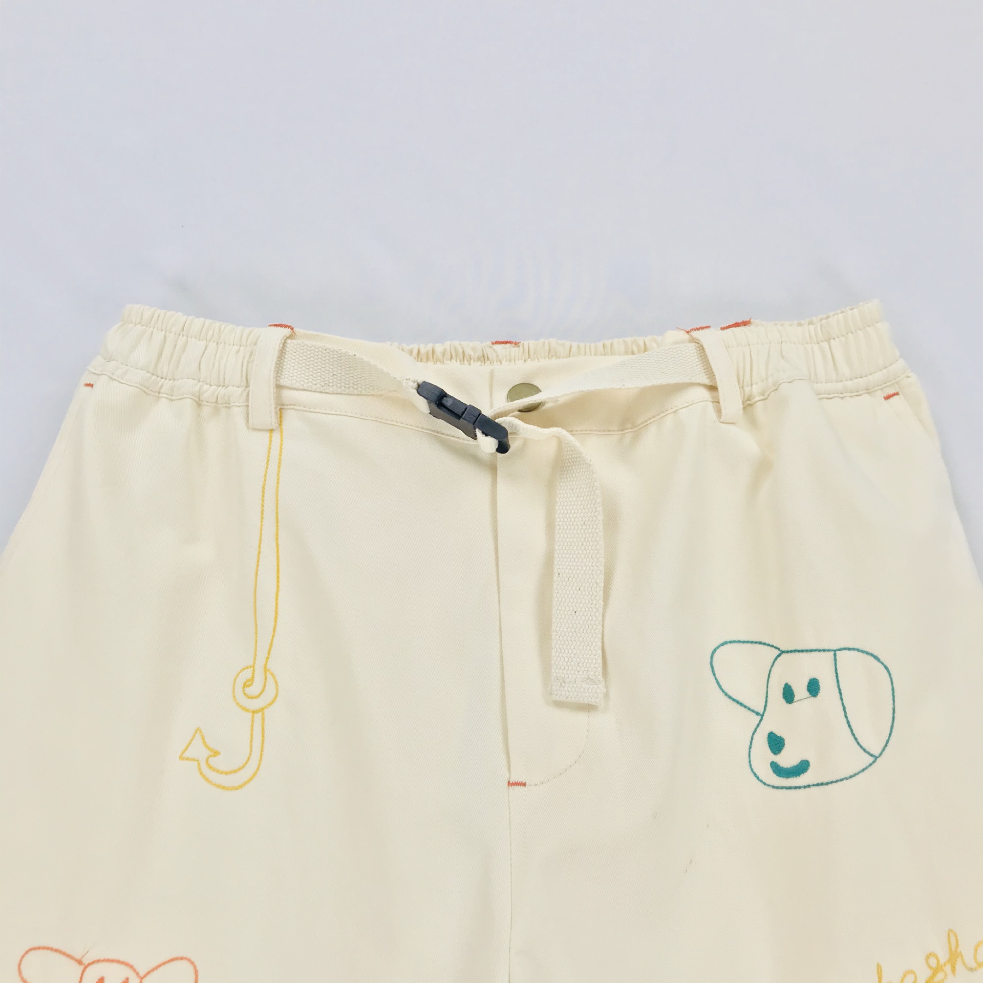 Title 1, Off-White Bloomers Cropped Hose für Damen. Luft...