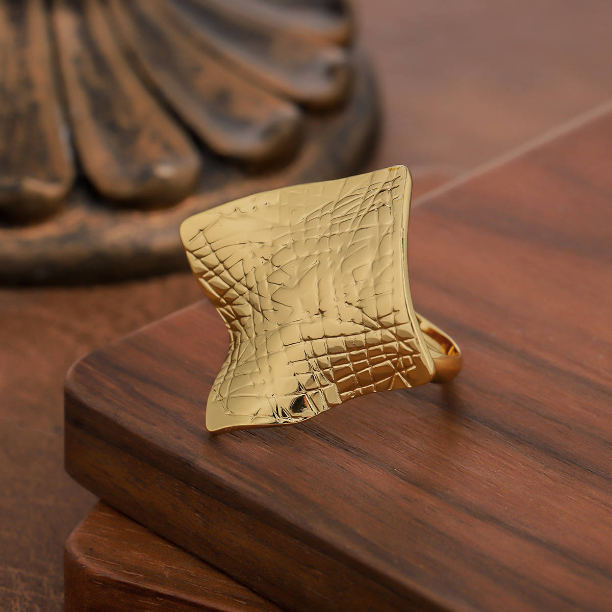 1 Piece Women's Statement Ring, Gold Tone Stainless Steel Crinkled Geometric Design, Niche... thumbnail 4