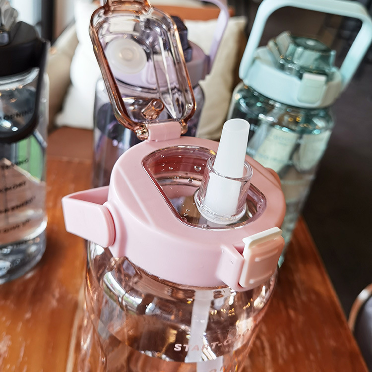 Портативная бутылка для воды с большой пластиковой чашкой