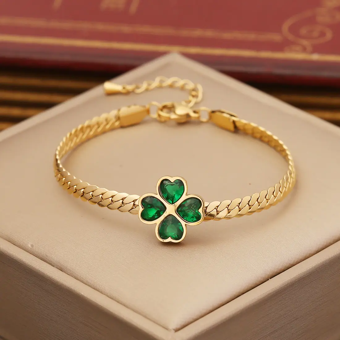 Women's Fashion Emerald Necklace Set