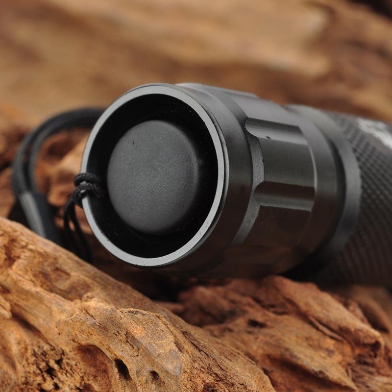 LED Strong Light Outdoor Rechargeable High-power Long-range Flashlight — foto 4