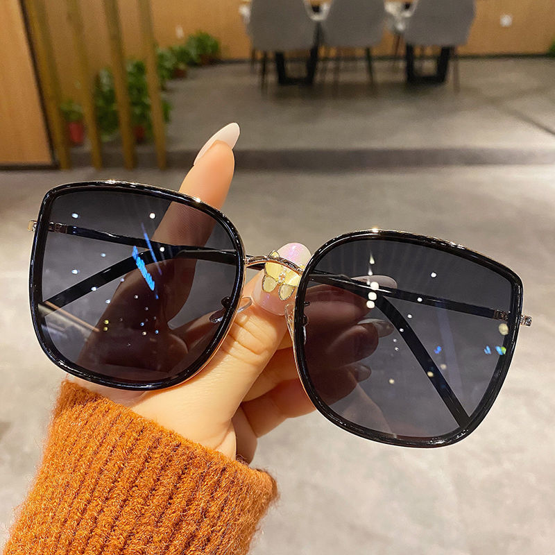 Women’s Fashion Retro UV Protection Sunglasses