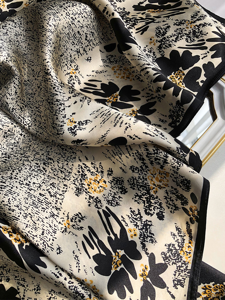 Black And White Temperament Satin Scarf Shawl Dual-use