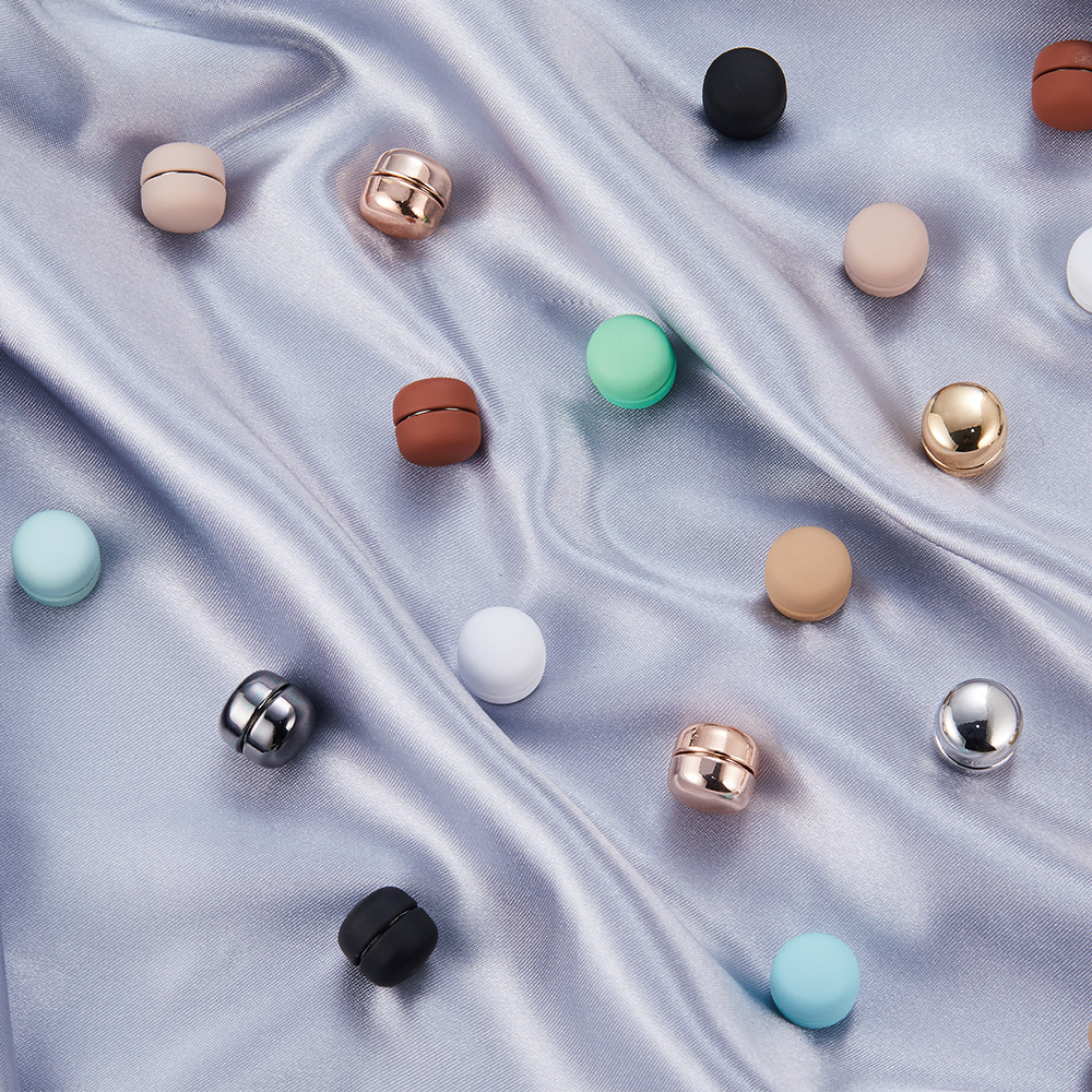 Geometric Round Magnet Buckle Brooch