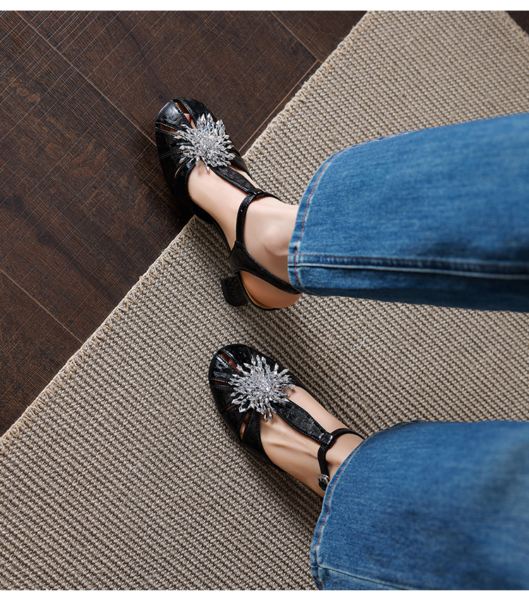 Women's T-Strap Closed-Toe Pumps Heel Detail - Sarah Express