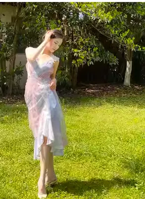 Indulge In Flower Feather Pleated Flower Cluster Yarn Dress