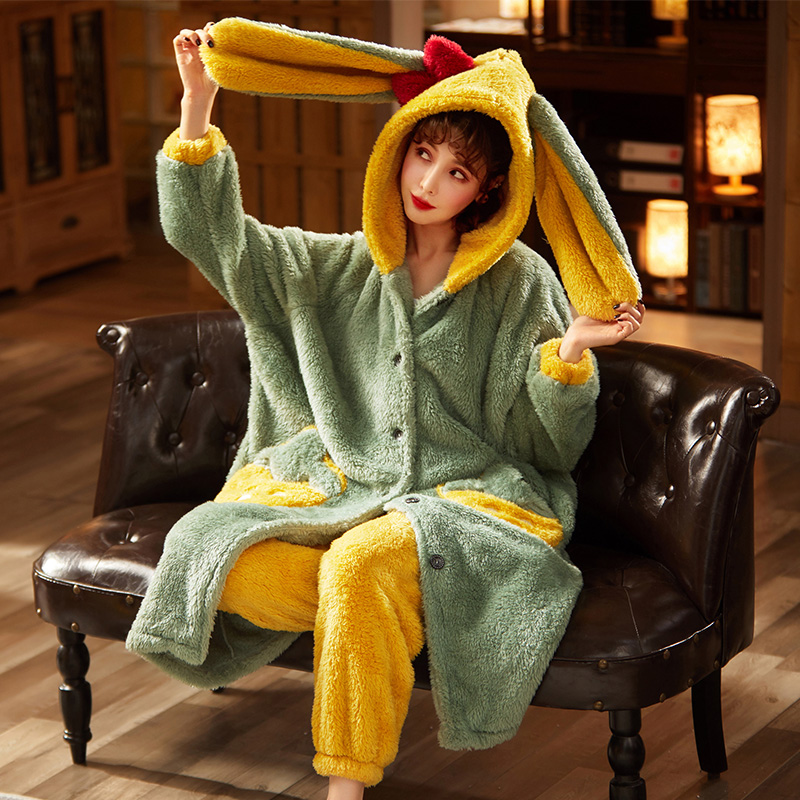 بدلة نوم نسائية من الفليس المرجاني السميك