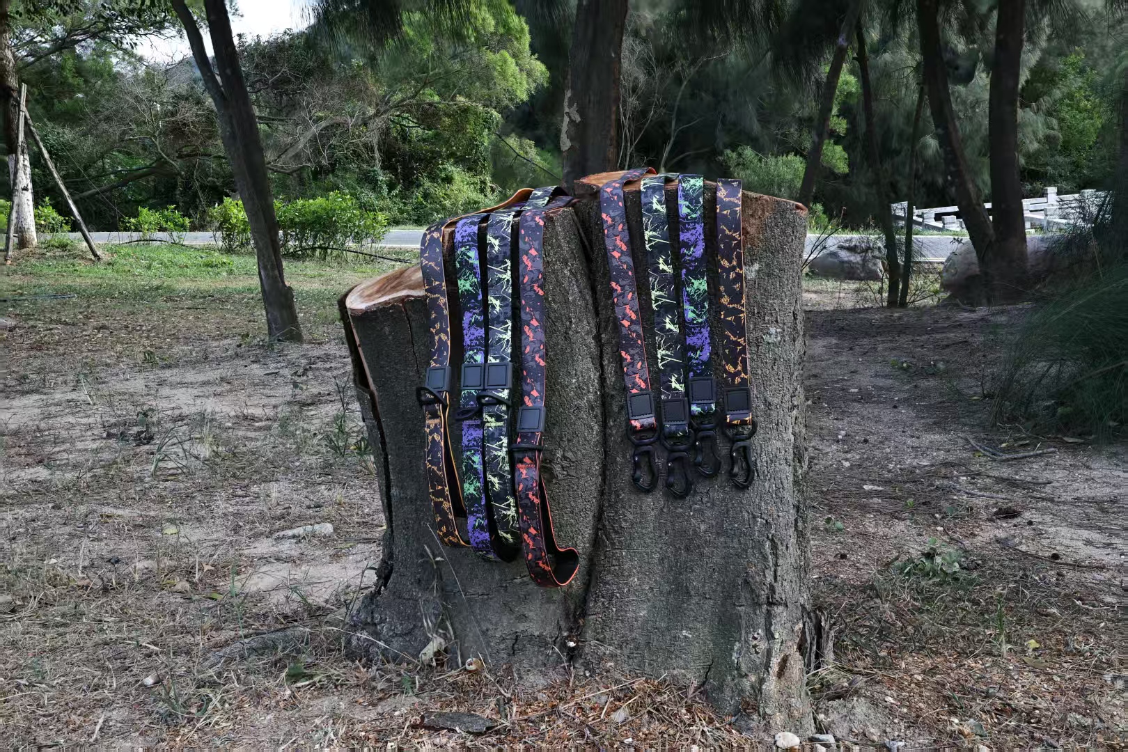 UV Printing Camouflage Embossed Pet Leash Set Is A Perfect Combination Of Style And Functionality Specially Designed For Pets' Outdoor Activities. Every Detail From Craftsmanship To Material 