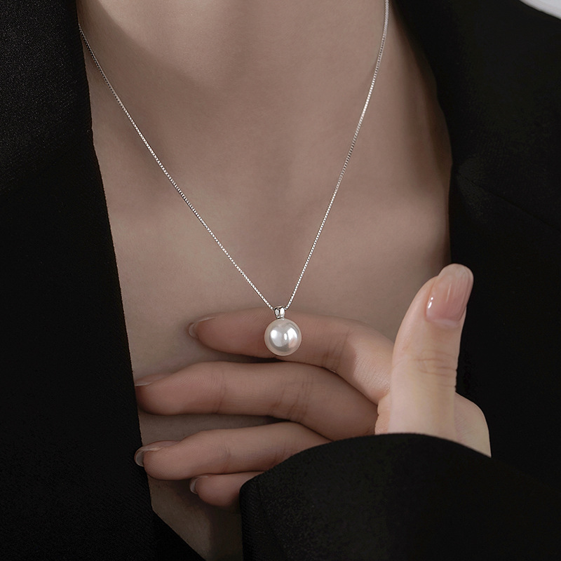 Pure Silver Pearl Light Luxury Necklace