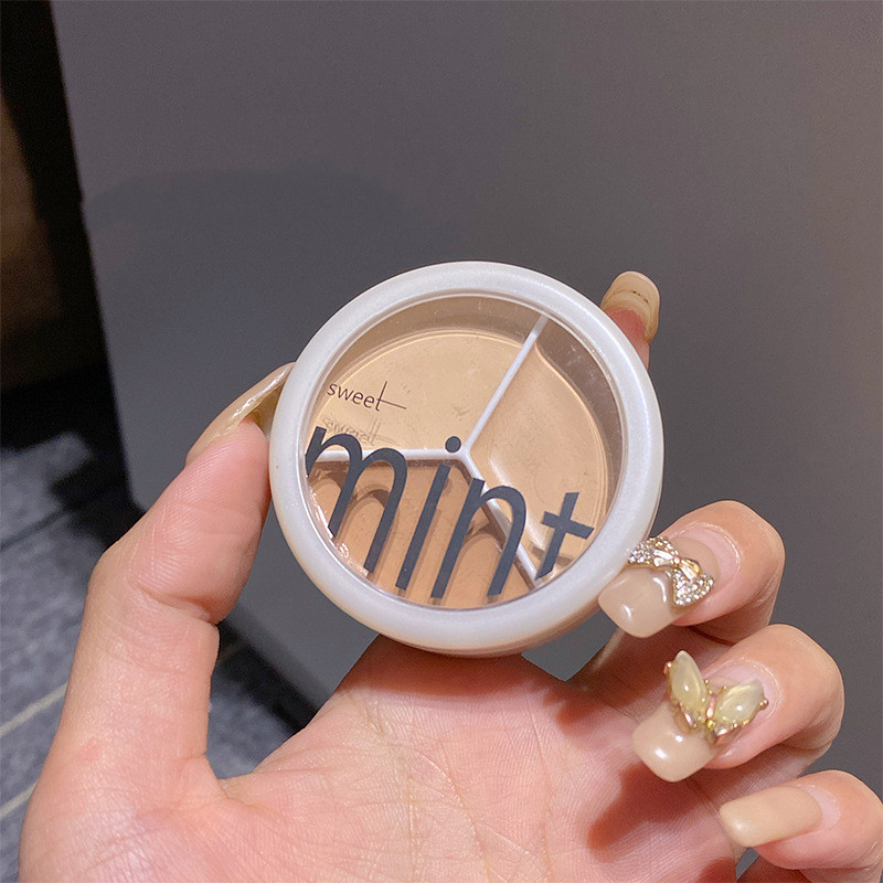 Tricolor concealer