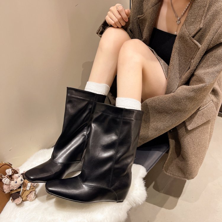 Women's 2026 New Minimalist Soft Leather Wide Calf Straight Shaft Knight Boots, Plus Size Slimming Mid-Calf Versatile Square Toe Western Boots