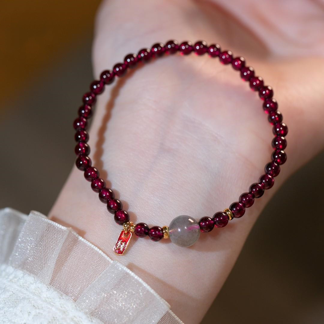 Natural Single-ring Garnet String With Pavement Accessory