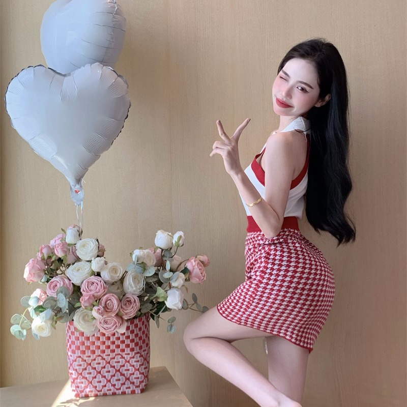 Hot Girl High Waist Plaid Skirt Show Thin