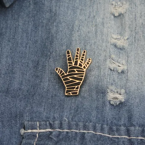 Personalized Gesture Palm Oil Drip Brooch Creative Denim Jacket