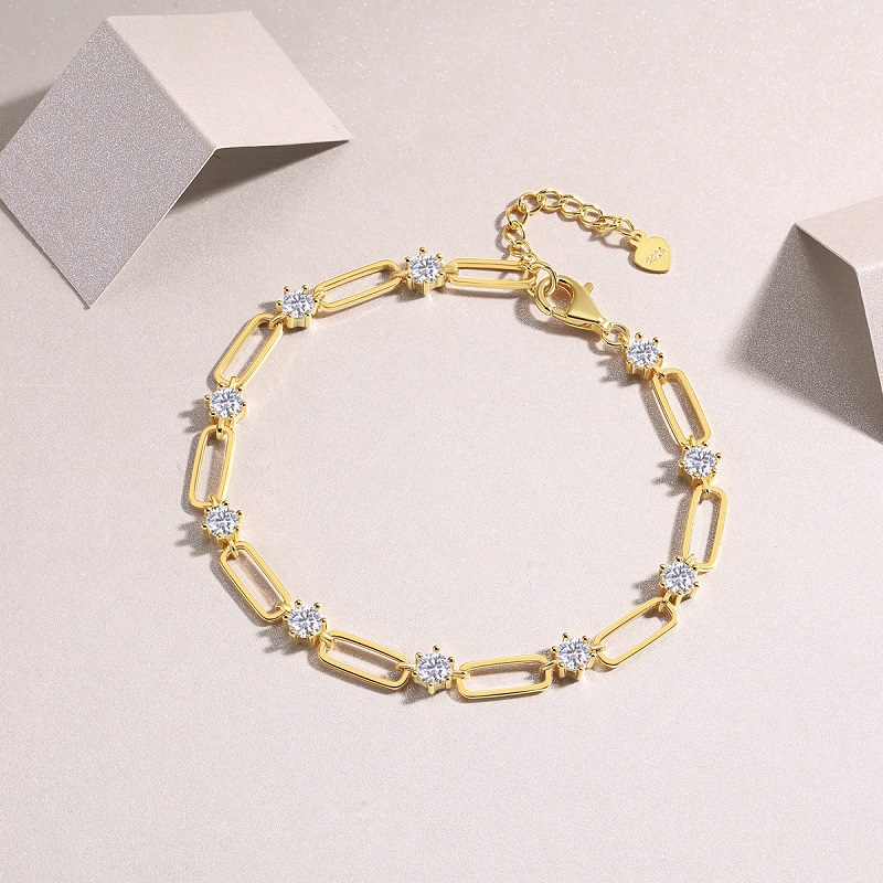 Set With Top-quality Moissanite, This Luxurious And Fashionable Light Luxury Trend Jewelry Silver Bracelet Is S925 Silver-plated With Gold