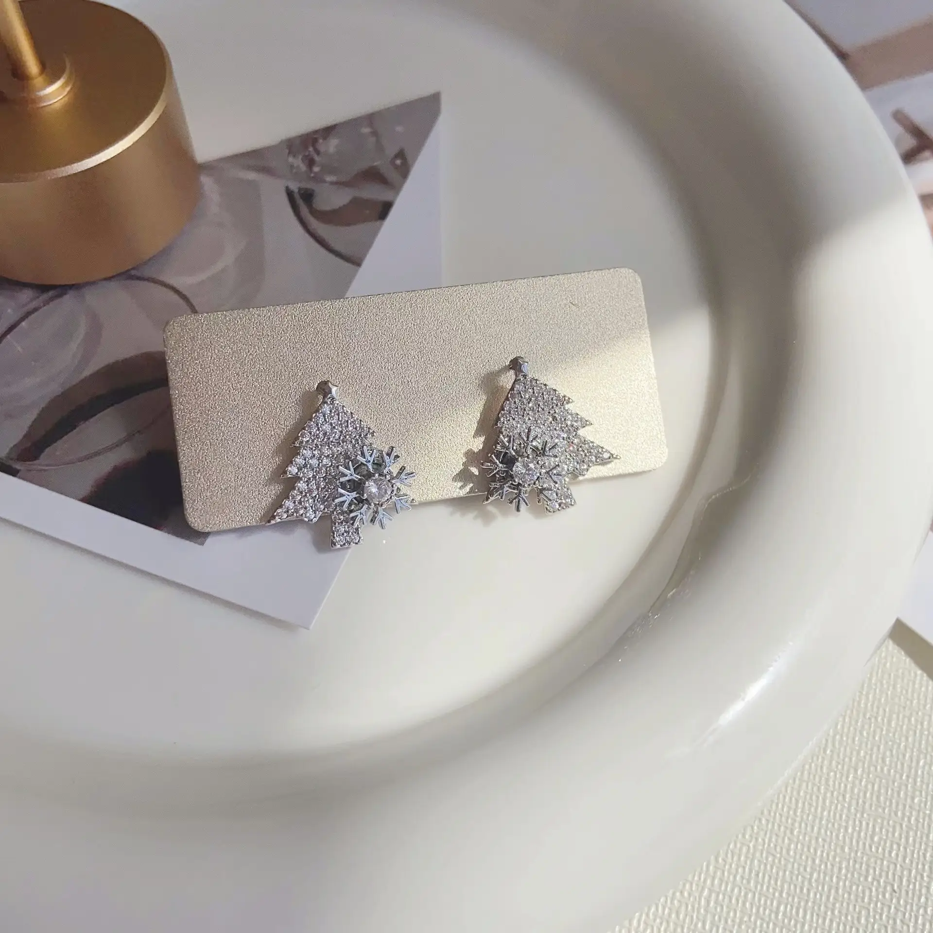 Temperament Rotatable Advanced Snowflake Earrings