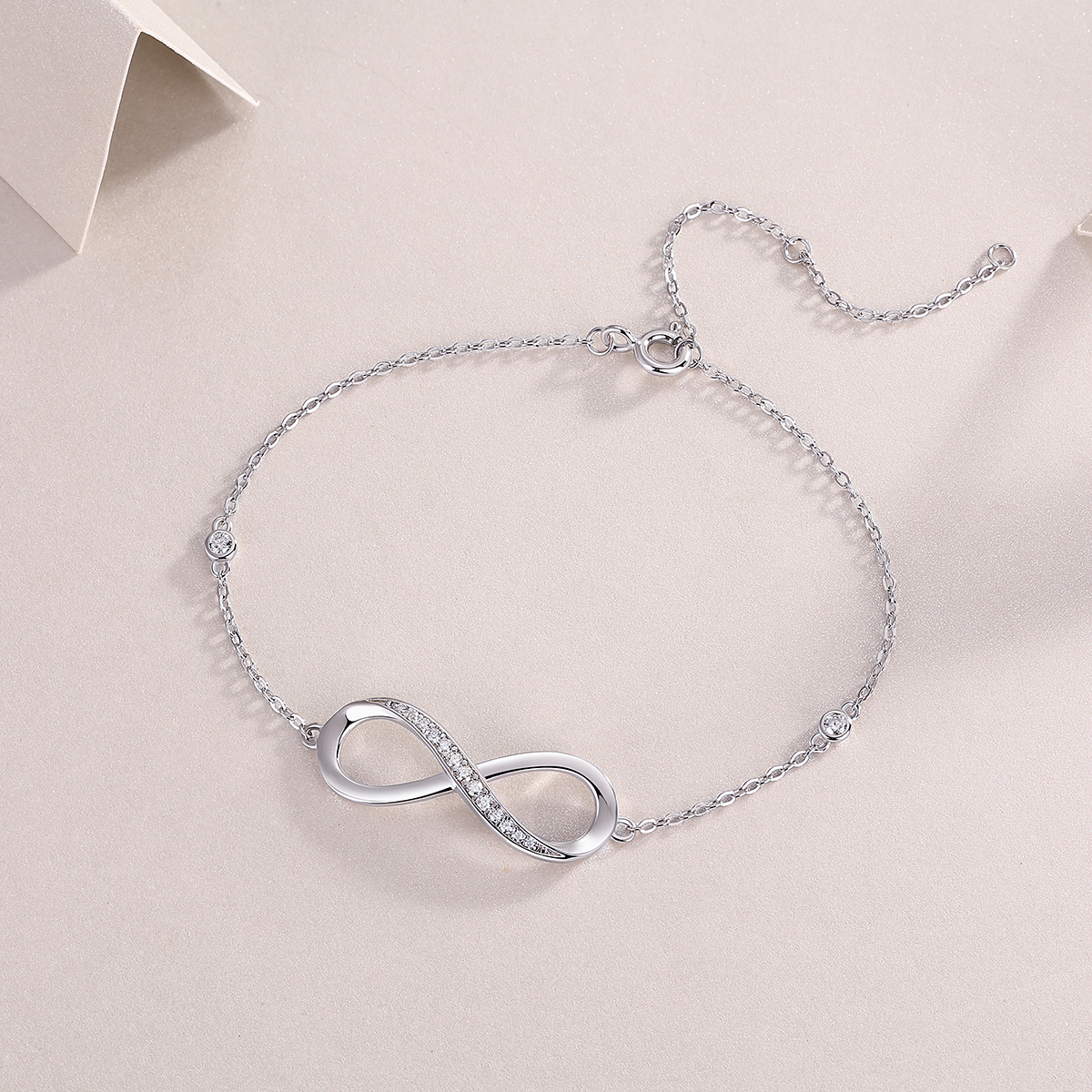 Set With Top-quality Moissanite, This Luxurious And Fashionable Light Luxury Jewelry Silver Bracelet Is Made Of S925 Silver Electroplated With Platinum