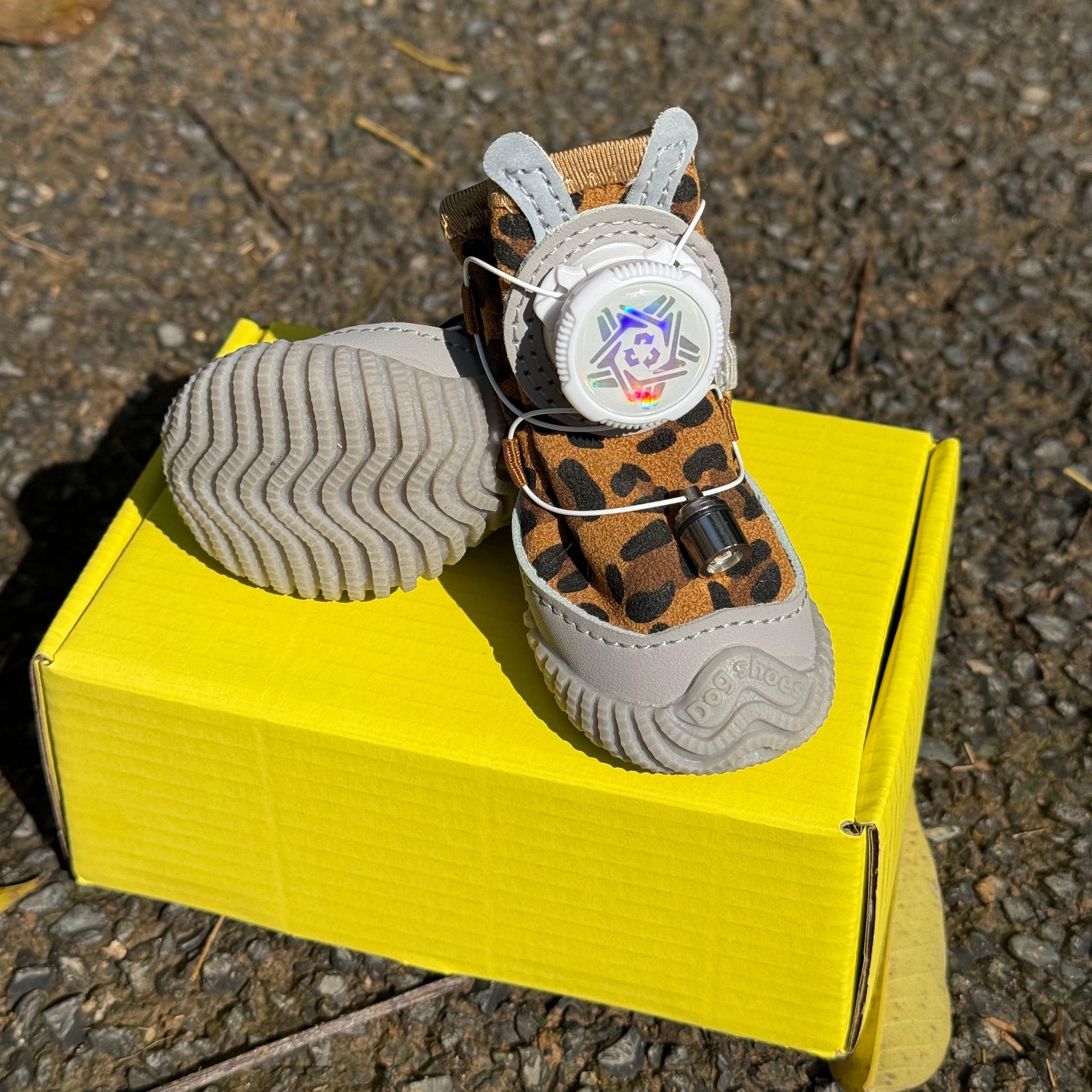 2026 New Glowing Dog Shoes 4PCS LED Light-Up Anti-Slip Paw Protector For Small Medium Dogs Night Safety Visibility Outdoor Shoes