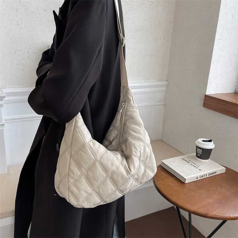 Women's Fashion Versatile Simple Large-capacity Rhombus Crossbody Bag - Beige