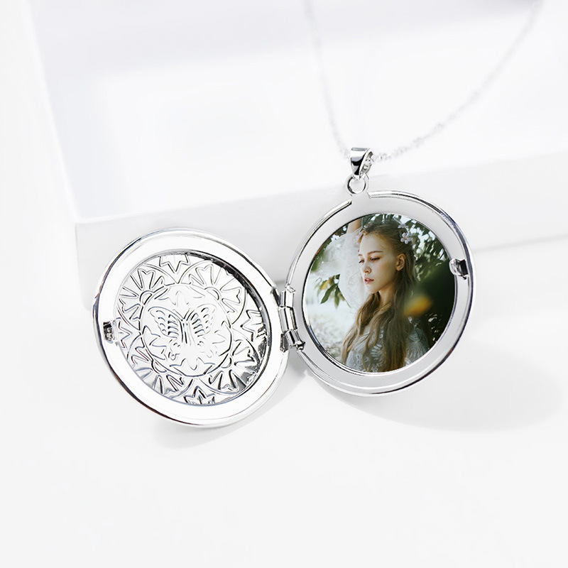 Butterfly Print Photo Box Necklace Can Be Opened
