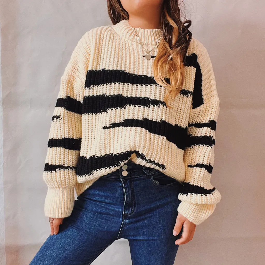 Round Neck Long Sleeve Irregular Stripe Contrast Sweater Pullover - White
