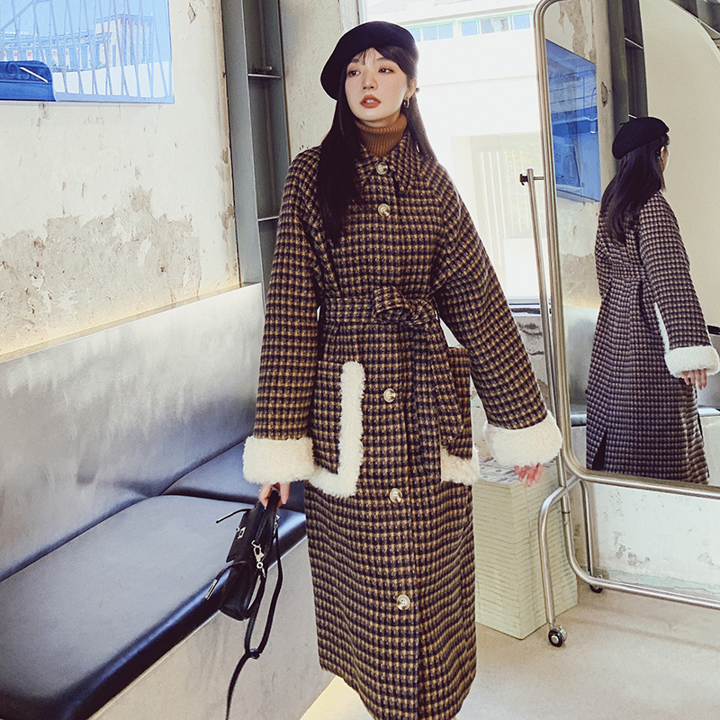 معطف مبطّن بتصميم مربعات هوندستوث بلون متباين وتطريز جديد