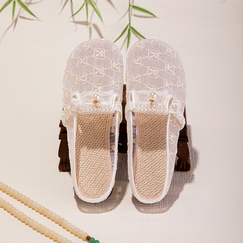 Summer Soft Sole Mesh Slip-On Sandals For Women -Breathable Outdoor Slippers With Oriental Embroidery Canvas Shoe Design
