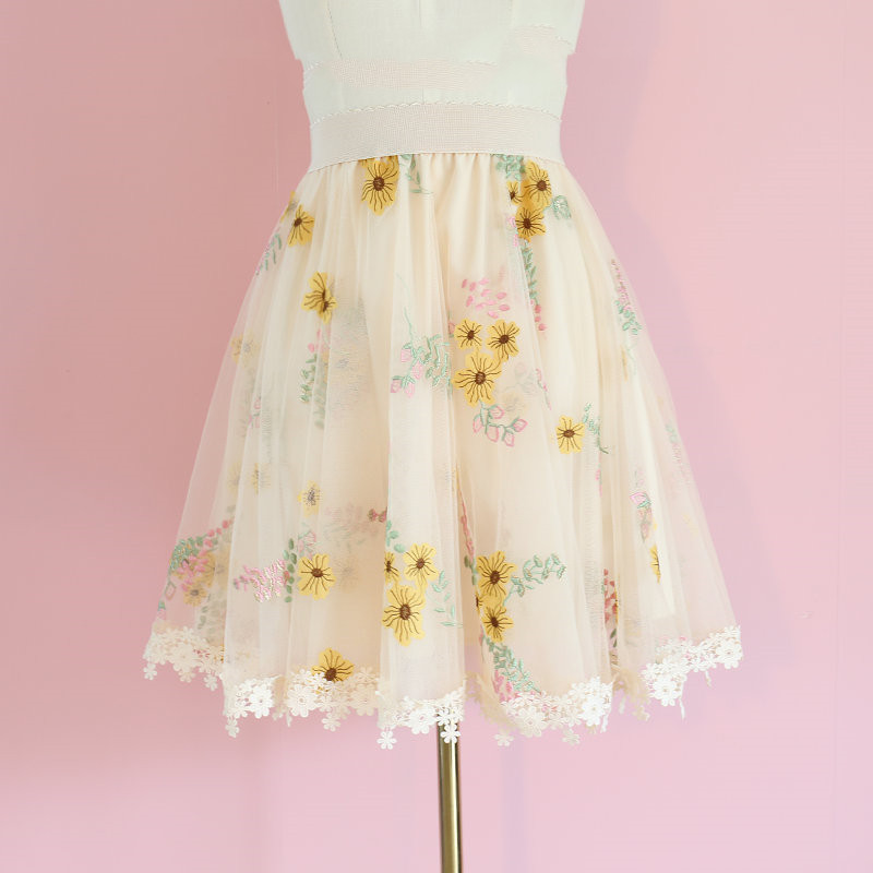 Women's Fashion Simple Lace Three-dimensional Flower Short Skirt