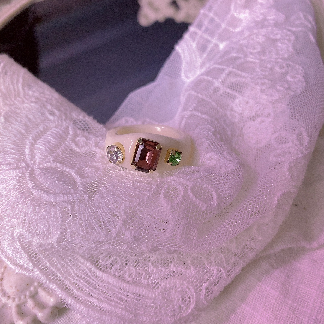 Customized Niche Vintage Acrylic Diamond Ring