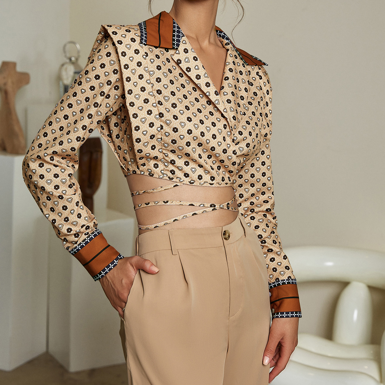 Cropped Commuter Lapel Slim Fit Blouse