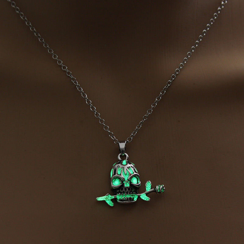 Women's Fashion Personalized Skull Shape Rose Pendant Necklace