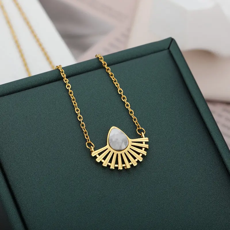 New Oval Turquoise Necklace Retro Lady