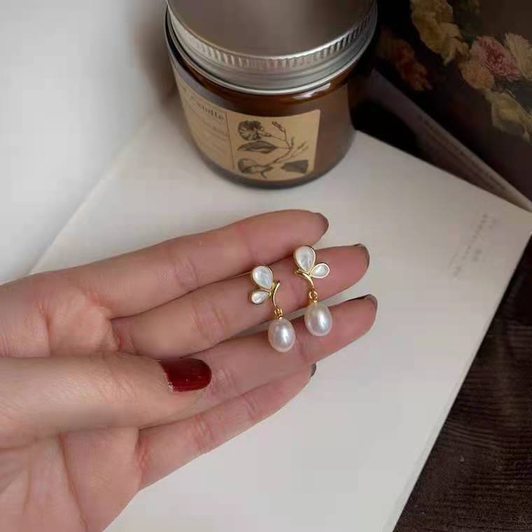 Mother Butterfly Freshwater Rice Pearl Earrings