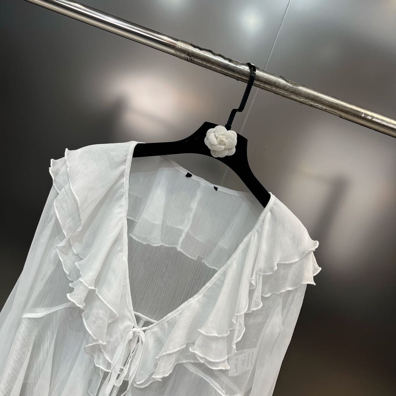 Pure Wind Top With Lace Suspender