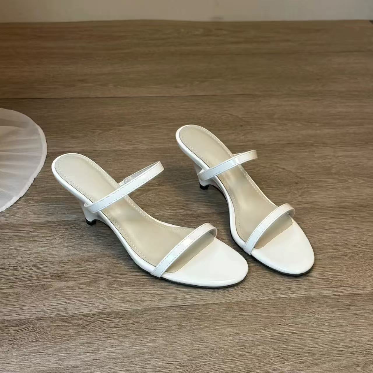 Women One-Strap Slippers, Summer Outdoor Wear, Genuine Leather Pointed Toe Peep Toe Sandals, Red Kitten Thin High Heels