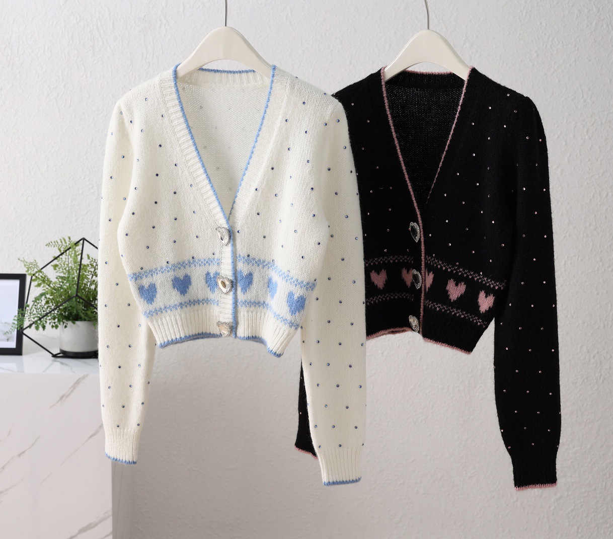 Love Diamond Button Short Wool V-neck Cardigan