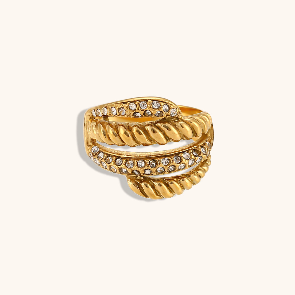 Title 4, Vier lagen Diamond Feather Ring