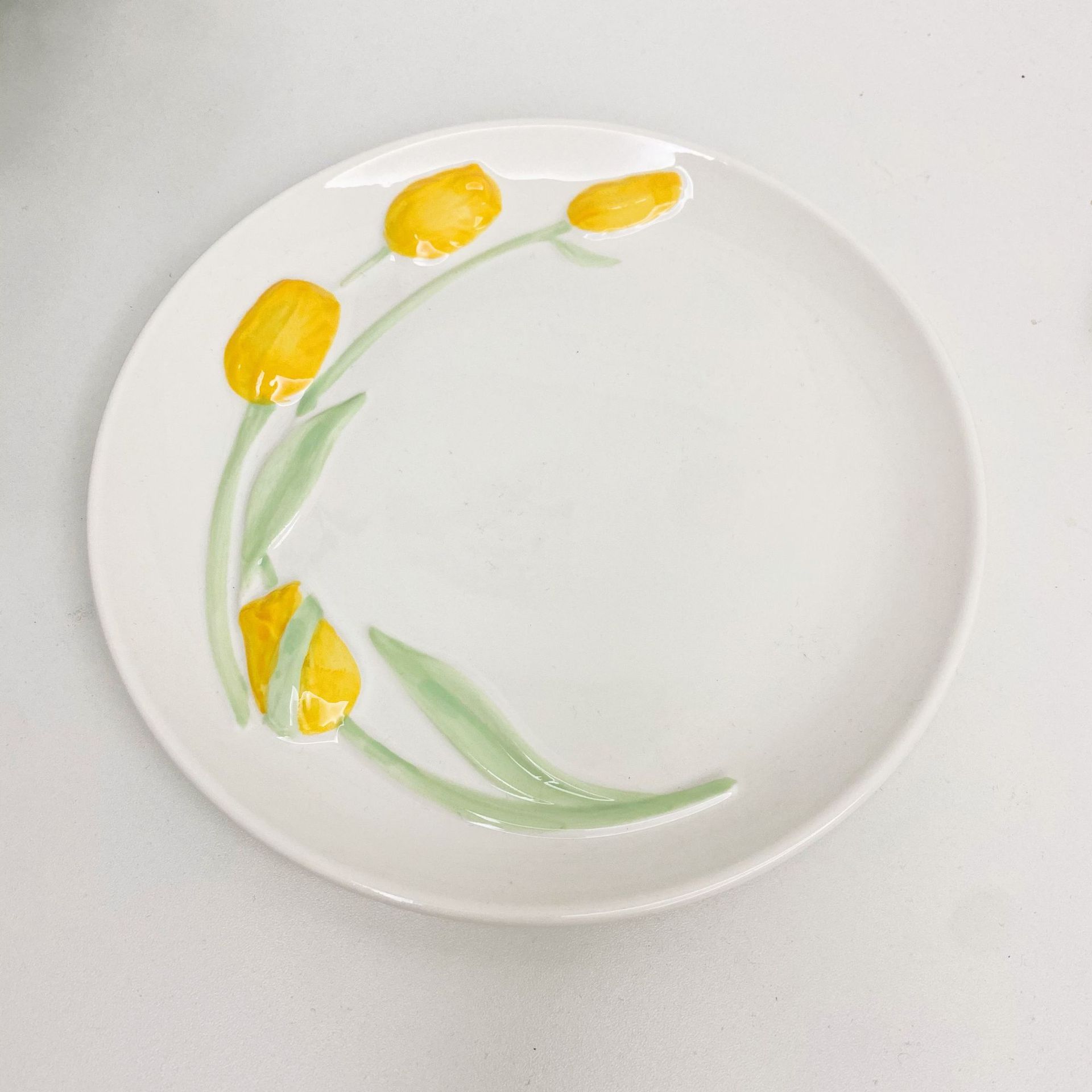 Yellow tulip plate