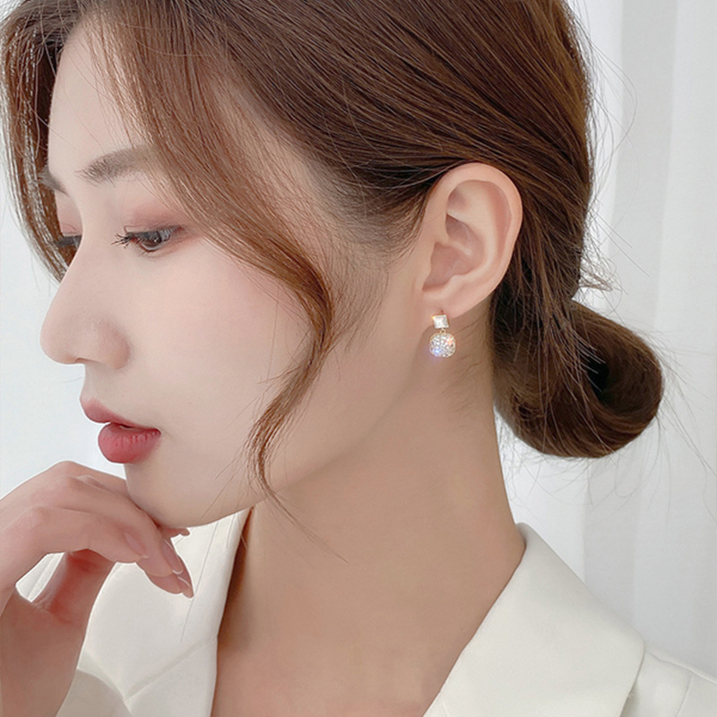 Women's New Trendy Temperament Earrings Niche Design Autumn And Winter Light Luxury