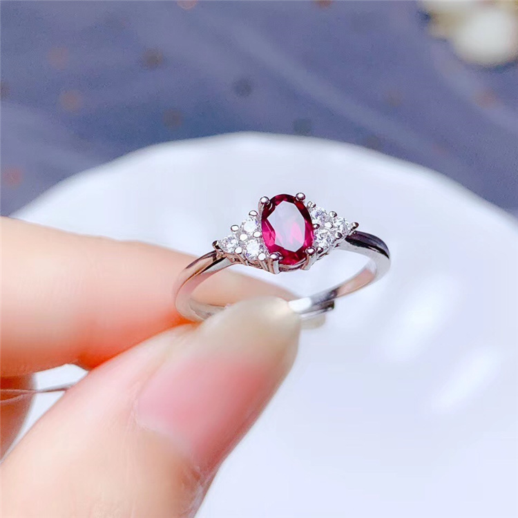 Simple Atmosphere Natural Magnesia Aluminum Garnet Ring